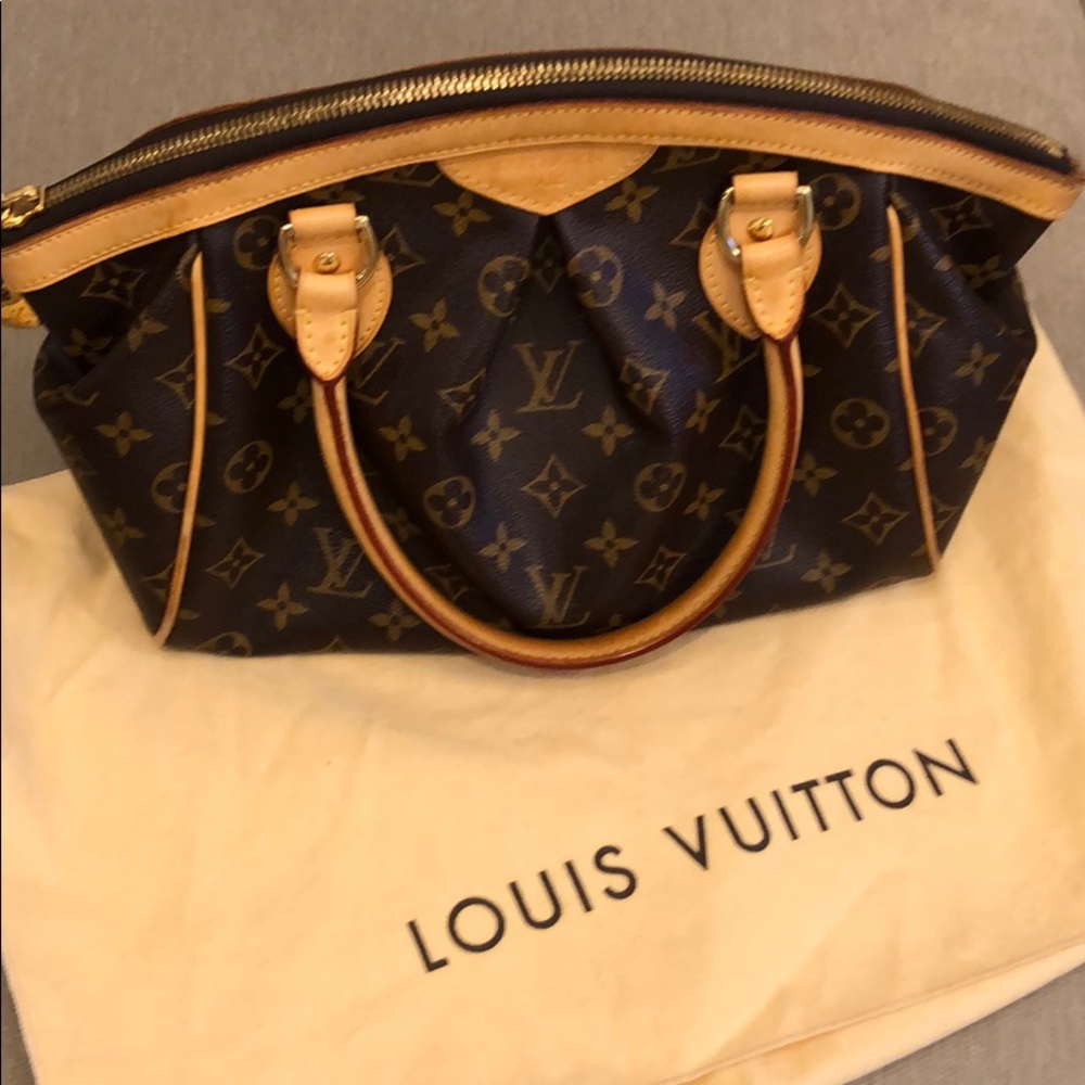 Like New Louis Vuitton Tivoli pm